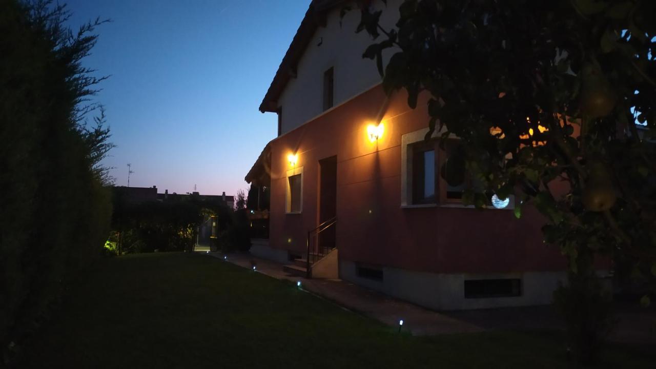 Affittacamere Cuarenta Y Ocho Luces Burgo Esterno foto